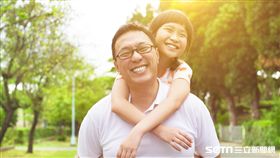 送禮？吃飯？　調查：父親節，大家如何幫爸爸慶祝？