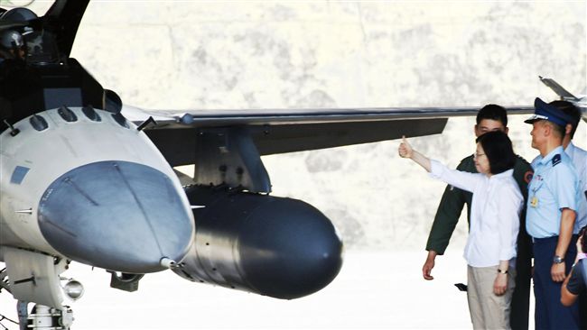 解放軍動作頻　蔡英文讚空軍捍衛領空