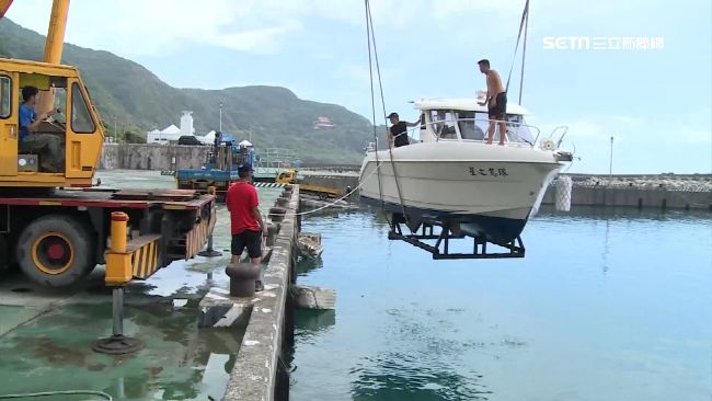 尼莎颱風來勢洶洶　豪華遊艇上岸避難