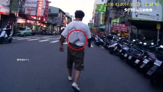 醉男持菜刀找警理論　遭壓制辯切西瓜