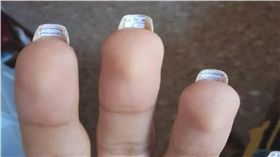 指甲,作弊,小抄,公式,Reddit　圖／翻攝自Reddit