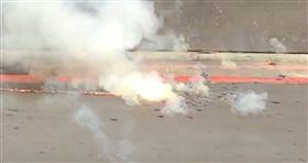 ​最狂地方媽媽！叫不醒兒出海捕魚，竟放大絕朝屋內丟鞭炮。（圖為鞭炮示意畫面）