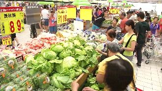 颱風來葉菜類貴逾6成　民眾搶買備貨