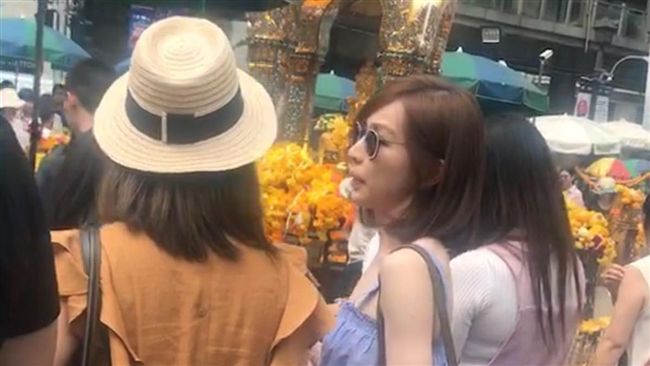 王心凌泰國出遊　甩風波「親切揮手」