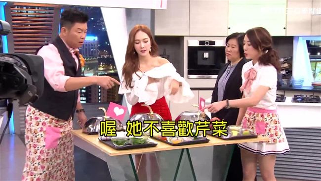 潔西卡上型男主廚　烏龍出場逗笑全場