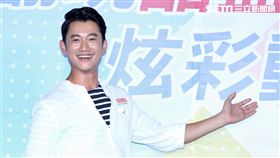 吳慷仁分享消暑祕方自己加味調飲料補活力。（記者邱榮吉/攝影）