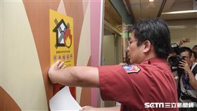 北市府公共安全聯合稽查抽查台北車站地下街 圖／記者林敬旻攝