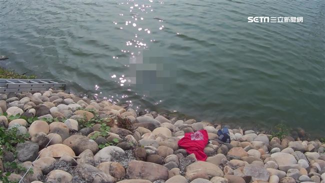 頭上腳下沉水中　死者疑魚線纏繞溺斃