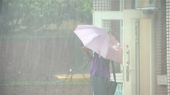 東北季風加上鳳凰颱風影響，大台北、宜蘭、花蓮有機會出現局部豪雨以上等級。（示意圖／資料照）
