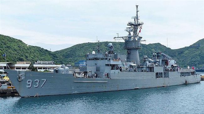 基隆港麗娜輪斷纜　撞2艘濟陽級軍艦