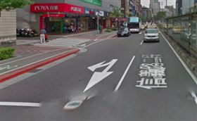 標線好滑！經過標線害摔車，女扮柯南蒐證求國賠。（圖／翻攝GOOGLE MAP)
