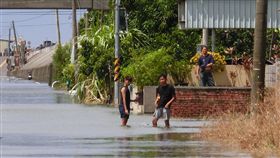 颱風尼莎屏東多處致災，潘孟安巡視。（圖／中央社）