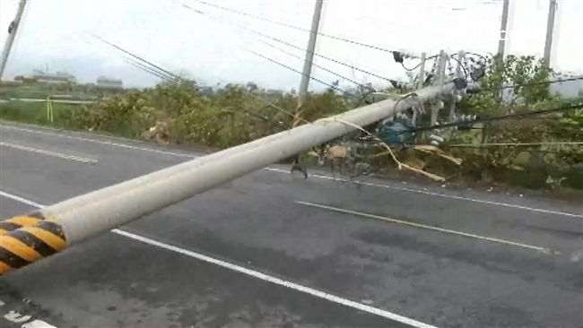 尼莎風力驚人　19支電桿遭全數吹倒