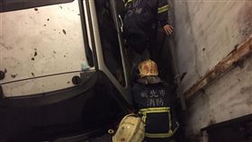 消防人員前往救援。（圖／翻攝畫面）