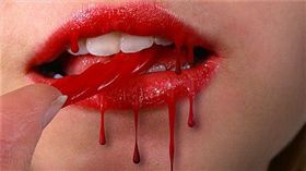 強吻、接吻、猥褻（圖／攝影者dollen, Flickr CC License） 
https://www.flickr.com/photos/dollen/95337619/in/photolist-9qCy4-77DUcv-4fvqyy-6Xgmcs-d5NPc-8NVt5d-4vSkRS-PxdY-qHJZkt-qRzHE-bhL5xe-8f4XZL-esBBRu-8ibxii-2k8Rq