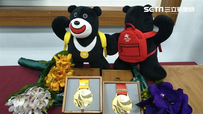 世大運／熊讚揹書包　裝進金銀銅