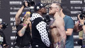 ▲Mayweather（左）與McGregor。（圖／美聯社／達志影像）
