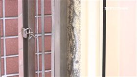 看房趁颱風天後　天花板、牆、窗抓出漏水屋