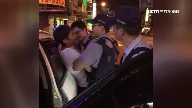 針筒灌膠遭疑吸毒　男控警暴力執法