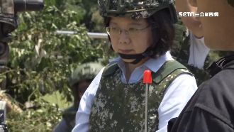 活靶在此？小英穿的戰術背心不能匿蹤