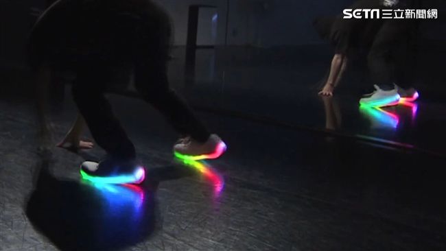 日本七彩LED鞋　夜晚最閃亮的雙腳
