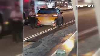 公車輾積水濺運將　竟遭攔車索討5百