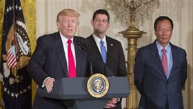 16:9
威斯康辛州州長斯科特·沃克（Scott Walker）、美國總統、川普、郭台銘、郭董、鴻海在美國設廠／（圖／美聯社／達志影像）