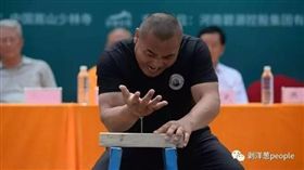 勇奪「鐵砂掌」冠軍的張龍祥　（翻攝自新浪網）