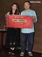 豬哥亮大兒子謝順福、女兒謝金晶宣布「豬哥亮ㄟ永恆歌廳秀｣的細節。（記者邱榮吉/攝影）