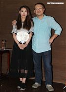 豬哥亮大兒子謝順福、女兒謝金晶宣布「豬哥亮ㄟ永恆歌廳秀｣的細節。（記者邱榮吉/攝影）