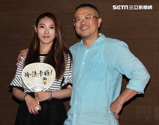 豬哥亮大兒子謝順福、女兒謝金晶宣布「豬哥亮ㄟ永恆歌廳秀｣的細節。（記者邱榮吉/攝影）