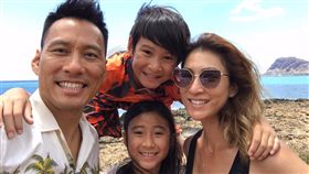  艾力克斯,李詠嫻,Ryder,Makayla,驚喜,夏威夷,機場,度假,兒女（圖／翻攝自艾力克斯臉書）