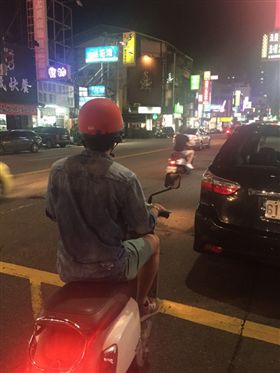 代購烤肉用品獨缺肉？　跑腿員救她命