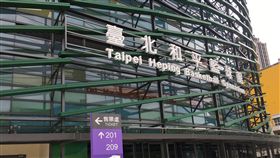 第39屆瓊斯盃國際籃球邀請賽驚傳偷拍事件，女球迷如廁時遭人尾隨偷拍得逞，警方獲報後隨即展開追查（楊忠翰攝）