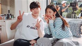 李鍾碩曬和秀智「床照」　引粉絲遐想。李鍾碩,秀智,韓劇,電視劇,當你熟睡時,床照,李敏鎬,殺青（圖／翻攝自李鍾碩IG）