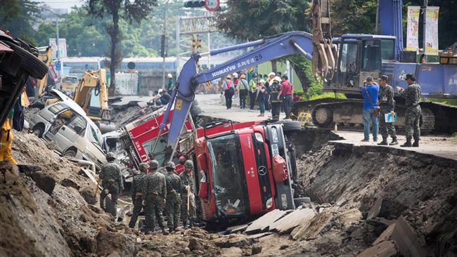 高雄氣爆3年　紅燈照亮黑夜思念弟兄