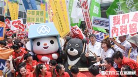 世大運我愛內科千人快閃　圖／記者林敬旻攝