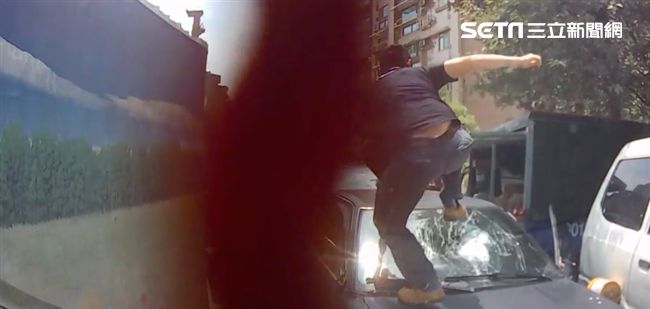 警小巷圍捕毒犯　26聲槍聲嚇壞民眾