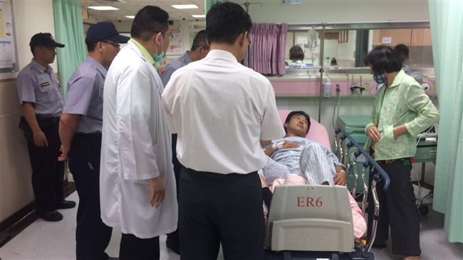 協助醉男就醫遇襲　警腹部遭利器刺傷