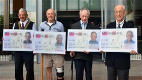 來台半世紀　瑞士神父修士入籍台灣。吳若石神父（左起）、歐思定修士、魏主安神父、葛德神父先／中央社