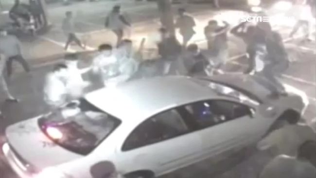 惡煞爭地盤！砸車丟炸彈孕婦驚跳車