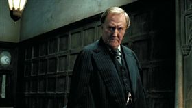 「哈利波特」魔法部長康尼留斯·夫子（CorneliusFudge）,英國演員羅伯特哈迪（Robert Hardy）（圖／翻攝自哈利波特仙境臉書）