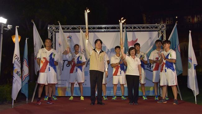 世大運聖火　夜間台南市補傳遞