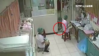 監視器曝光　護理師竟把嬰兒放地上！