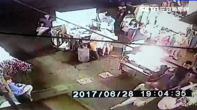 通化夜市大亂鬥　少年慘遭7惡煞圍毆