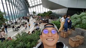 浩子遊英國（圖/翻攝自浩角翔起笑一個 官方粉絲專頁）