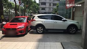 真相？館長開直播指隔壁歹厝邊　反遭嗆車亂停擋道
SOT