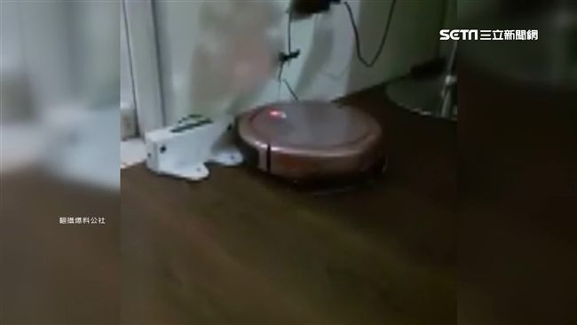 掃地機器人「迷途」　撞牆卡卡回不去
