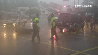 女駕駛太緊張　撞倒人竟踩油門輾過