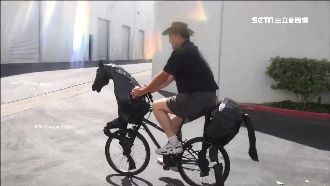 惡搞無極限！美國男騎真「鐵馬」上路
